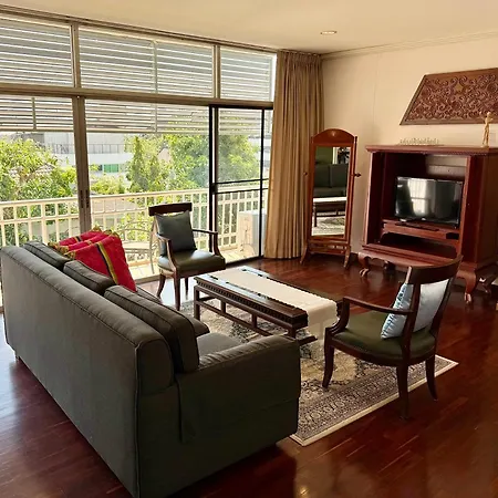 Samsen Suites Spacious 2Br Contemporary Thai Style