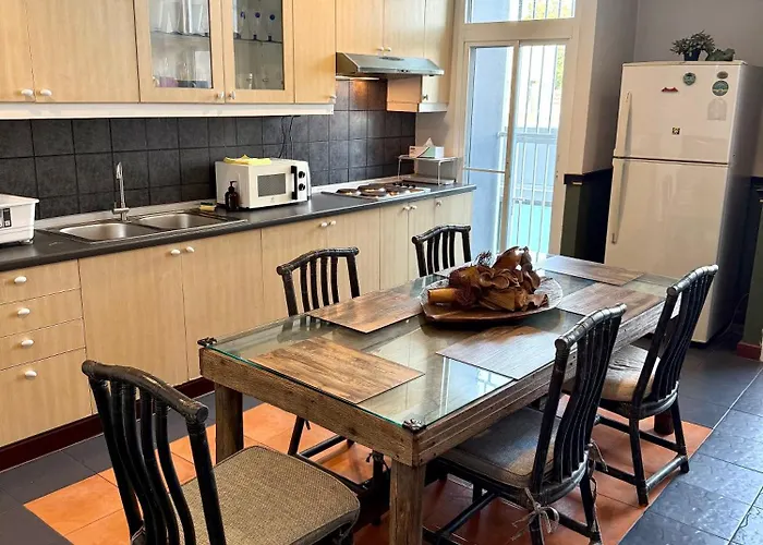 Apartment Samsen Spacious 2br Contemporary Thai Style Bangkok