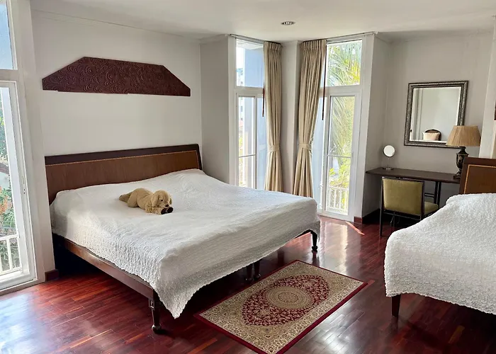 Samsen Spacious 2br Contemporary Thai Style Apartment Bangkok