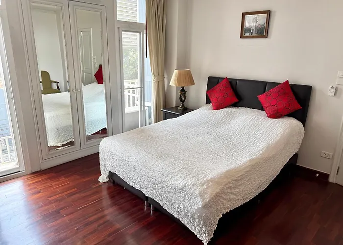 Samsen Spacious 2br Contemporary Thai Style