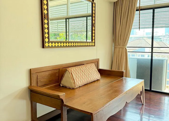 Apartment Samsen Spacious 2br Contemporary Thai Style