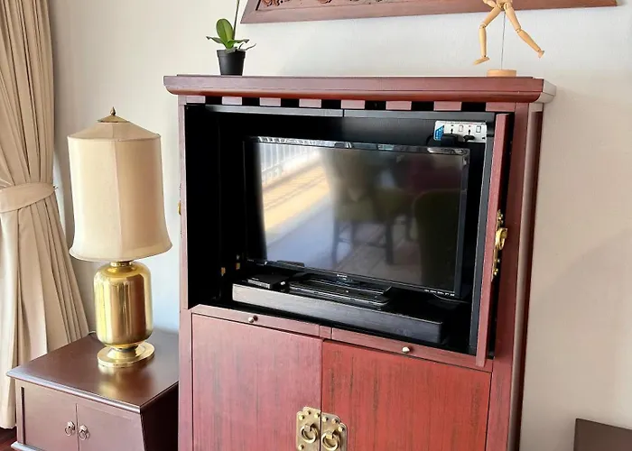 Samsen Spacious 2br Contemporary Thai Style Apartment