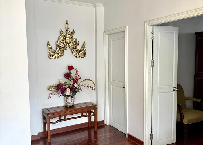 Apartment Samsen Spacious 2br Contemporary Thai Style