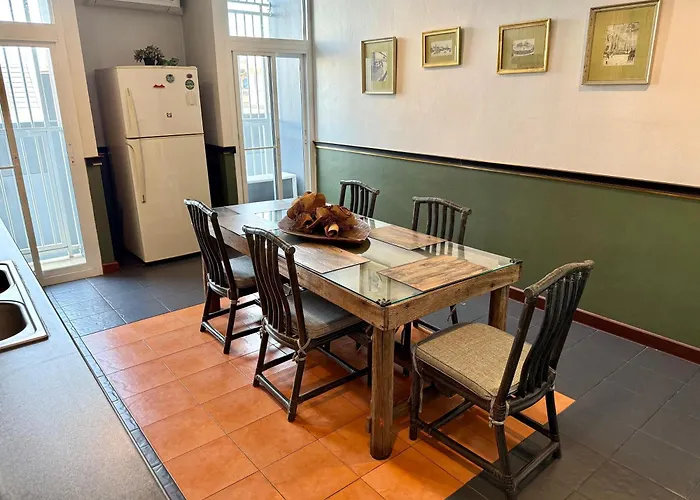 Samsen Spacious 2br Contemporary Thai Style Apartment *