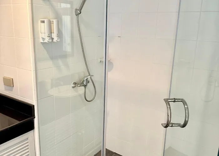 Samsen Spacious 2br Contemporary Thai Style Apartment