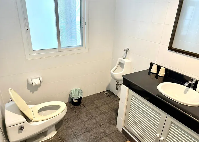 Samsen Spacious 2br Contemporary Thai Style