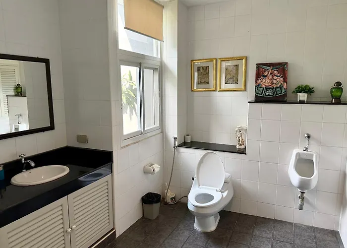 Samsen Spacious 2br Contemporary Thai Style *