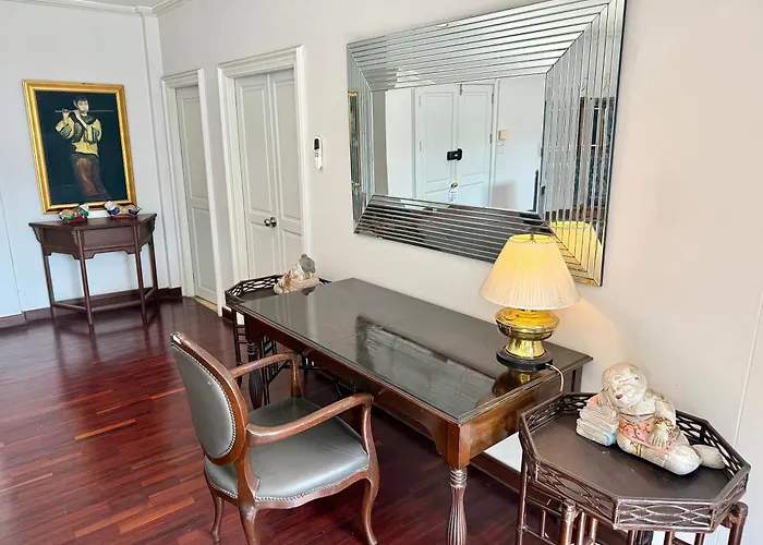 Samsen Spacious 2br Contemporary Thai Style