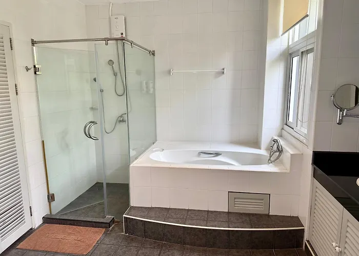 Samsen Spacious 2br Contemporary Thai Style Apartment