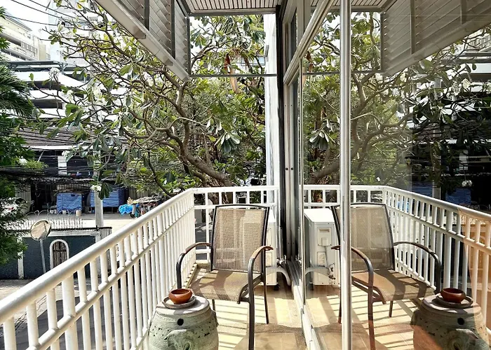 Samsen Spacious 2br Contemporary Thai Style *