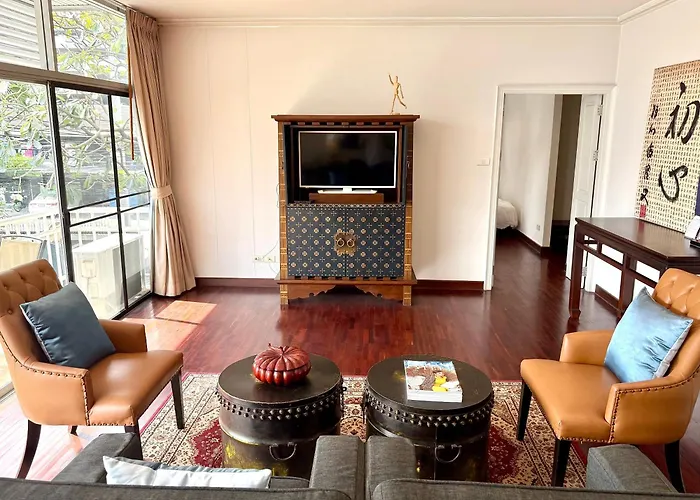 Apartment Samsen Spacious 2br Contemporary Thai Style