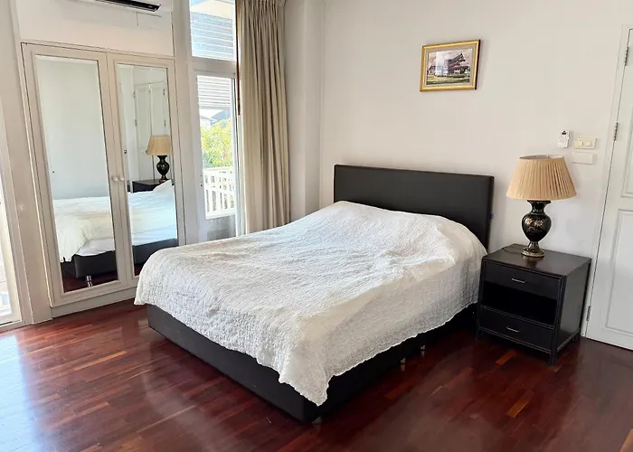 Samsen Spacious 2br Contemporary Thai Style Apartment *