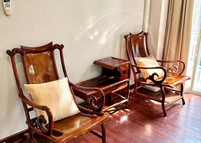 Samsen Spacious 2br Contemporary Thai Style Apartment Bangkok