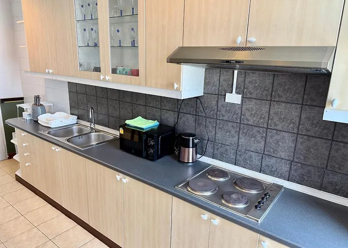 Samsen Spacious 2br Contemporary Thai Style