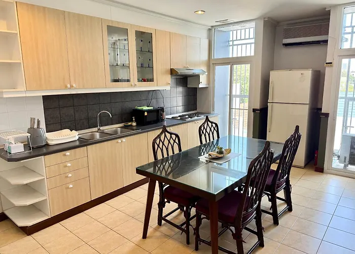 Samsen Spacious 2br Contemporary Thai Style Apartment *
