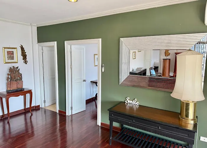 Samsen Spacious 2br Contemporary Thai Style Apartment Bangkok