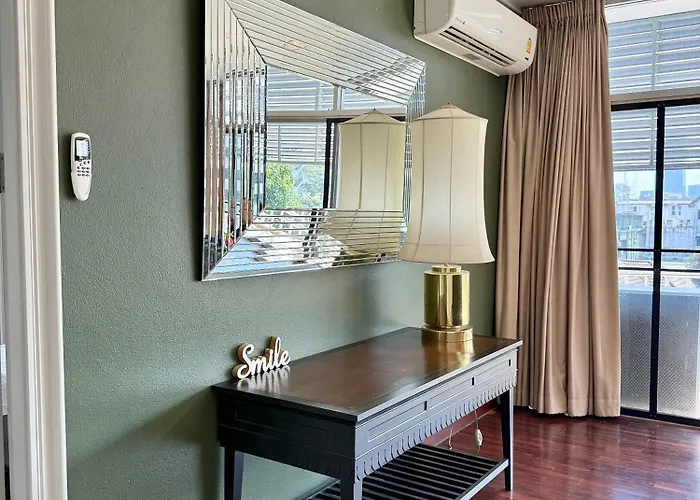 Samsen Spacious 2br Contemporary Thai Style Apartment