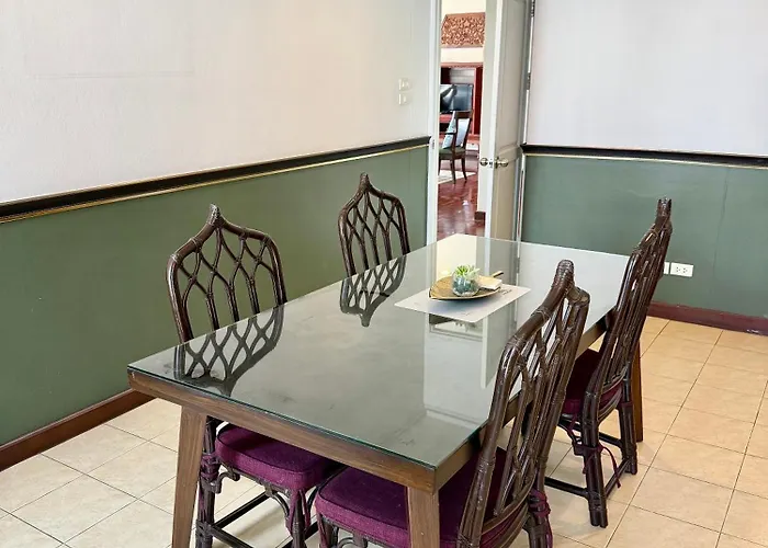 Samsen Spacious 2br Contemporary Thai Style Apartment *