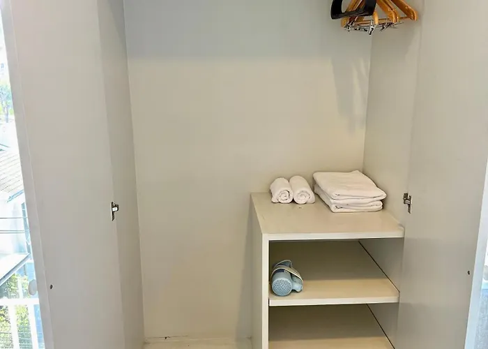 Samsen Spacious 2br Contemporary Thai Style Bangkok