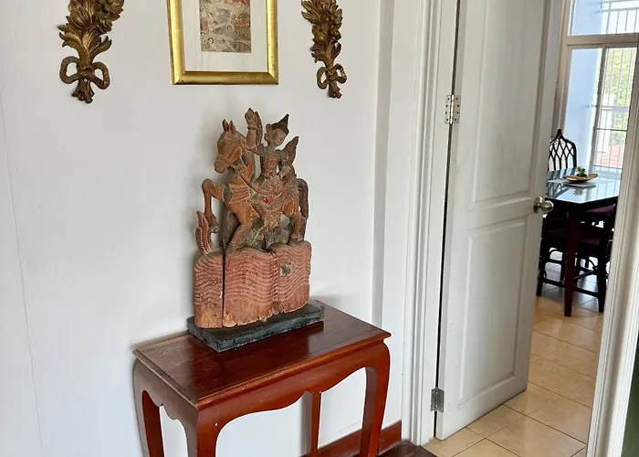 Samsen Spacious 2br Contemporary Thai Style